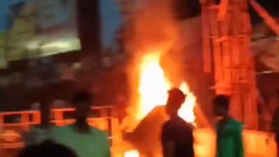 Unrest breaks out during Durga puja celebration in West Bengal's Shyampur