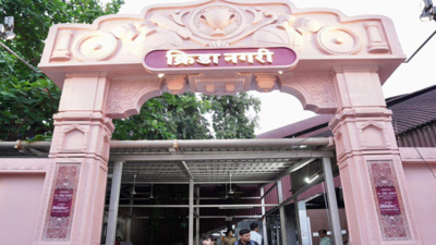 Beautification of Dombivli railway station in Maharashtra in a unique way to honor dignitaries