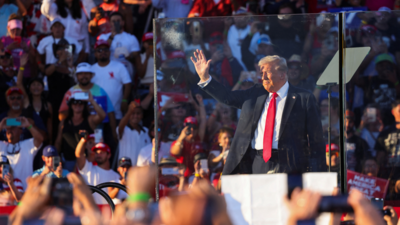 Donald Trump: “Trump non si preoccupa di nessuno tranne che di se stesso”: sostenitori bloccati a 33° C dopo la manifestazione