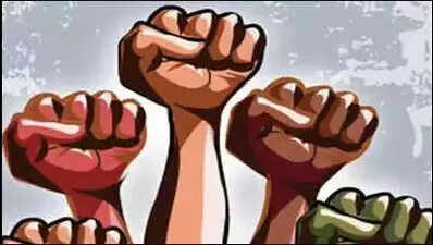 Clear pending dues, say student outfits