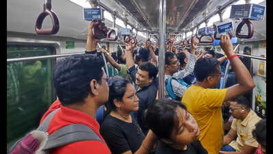 Metro sees 9.5L jump in rider count during pujas