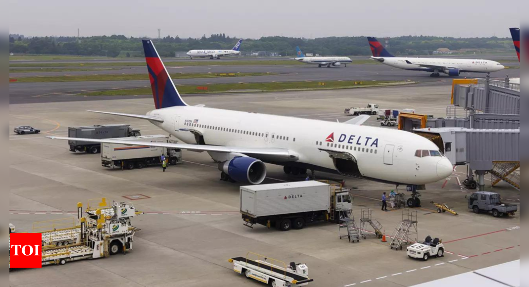 No one was sick but Delta cancels meal services on 200 flights over ‘safety issue’ – Times of India