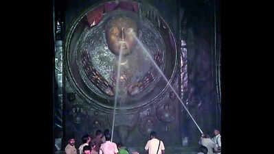 Two Kolkata pujas take green step, melt idols at pandal