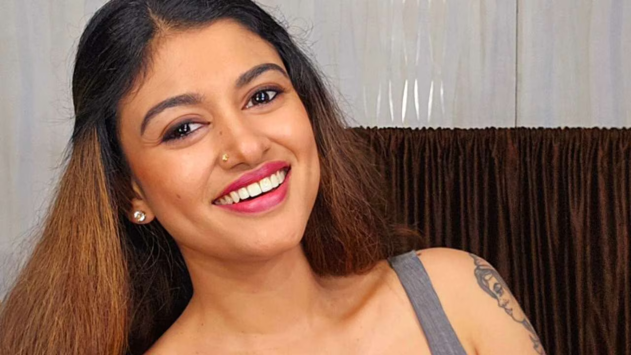 Oviya leaked xxx