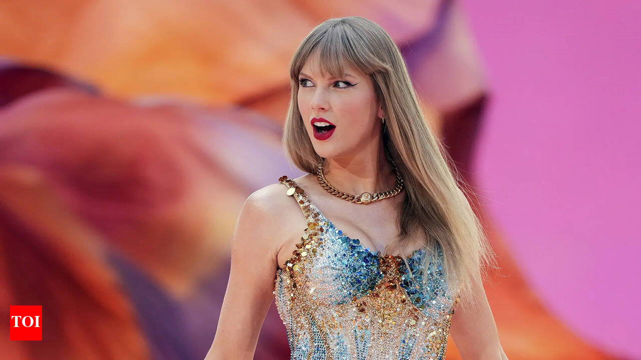 Taylor Swift ErasTourBook 新品未開封シュリンク付き 2026年最新】Eras tour bookの人気アイテム - メルカリ