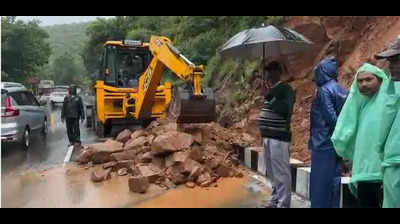 Landslides, waterlogging disrupt life in Tirupati, Nellore districts