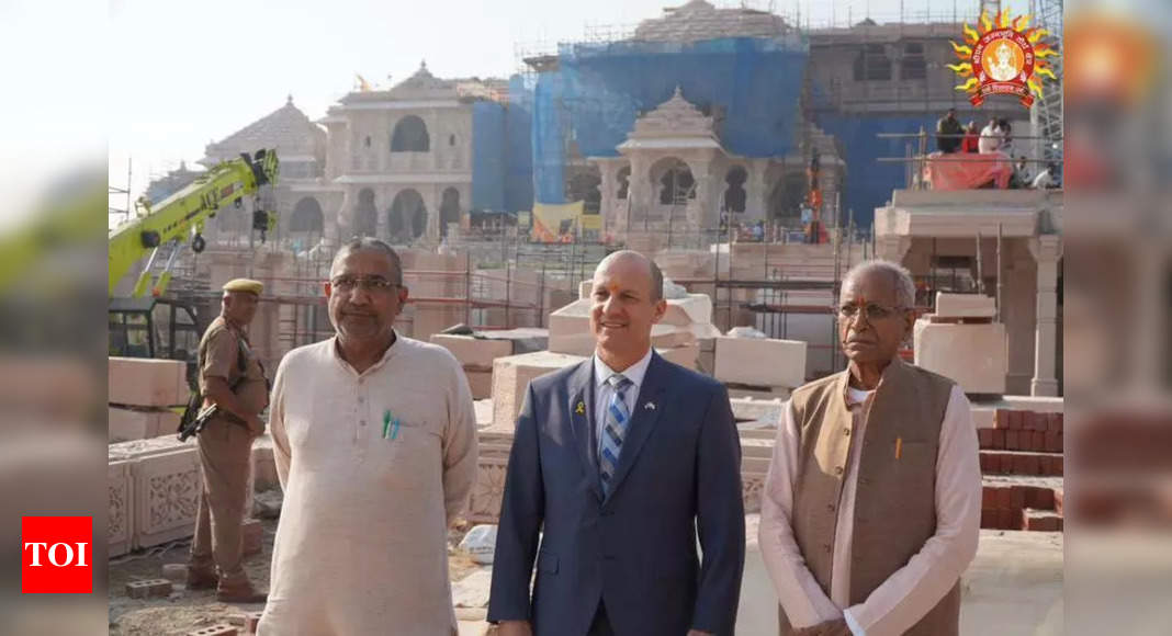 Israeli Ambassador Reuven Azar Visits Ram Temple