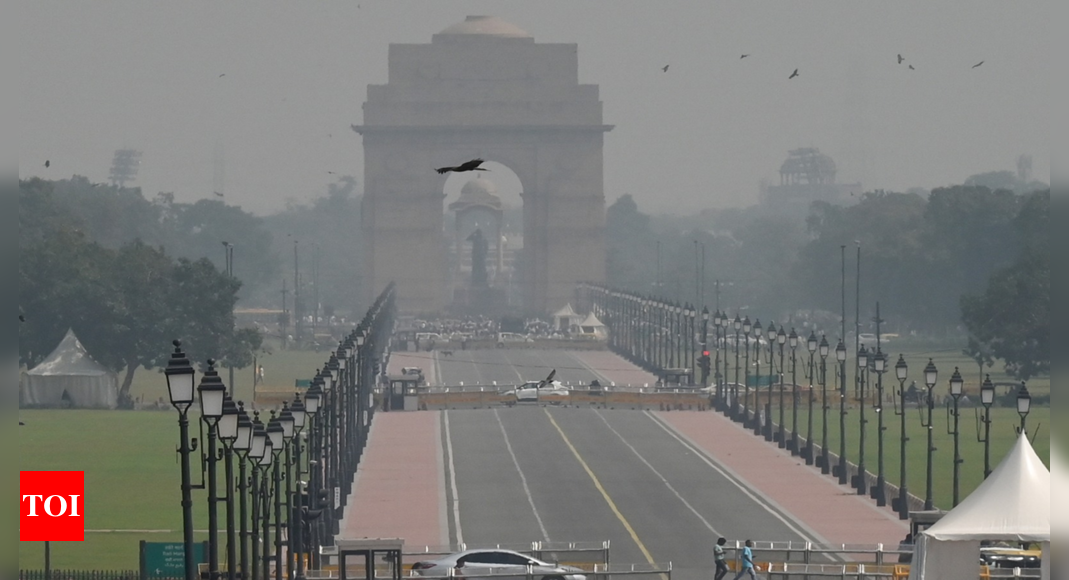 Delhi Air Pollution: City enters red zone as winter amplifies air ...