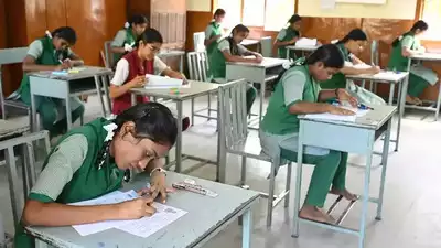 Governo de Karnataka informa SC sobre retirada de notificação para exames do conselho em classes específicas