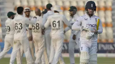 2nd Test: England stutter in victory pursuit, Pakistan in charge