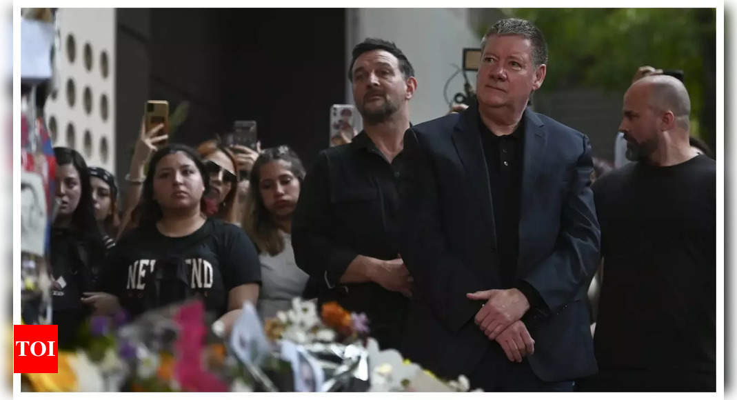 Liam Payne’s father Geoff Payne arrives in Buenos Aires for the return of singer’s body |