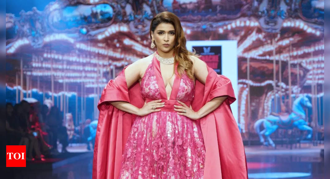 Mannara Chopra turns showstopper for Vishal Kapoor at Bombay Times Fashion Week – Times of India