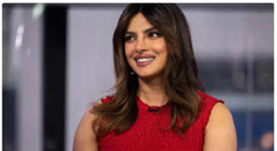 Priyanka Chopra clicks pics with paps as she flies out of Mumbai - video inside