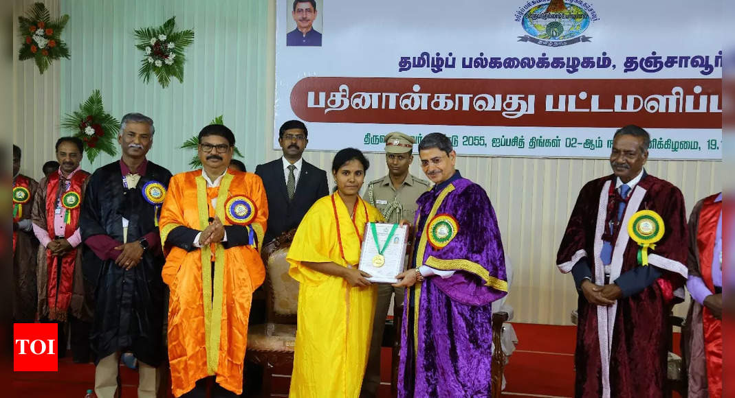 Governor Stands Up to Tamil Anthem at Convocation