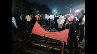 Delhi-Howrah trains halted for five hours after protest on tracks
