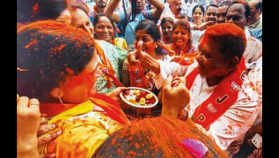 4 Nagpur district seats on expected lines, Mate beats the odds in Nagpur South