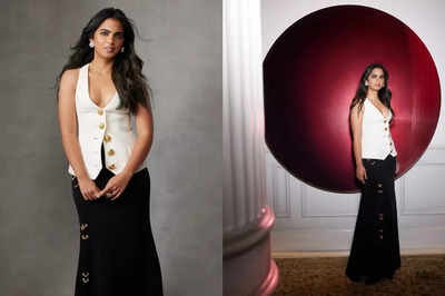 Isha Ambani menarik perhatian dengan rompi dan rok saat dia mengantongi penghargaan 'Icon of the Year'