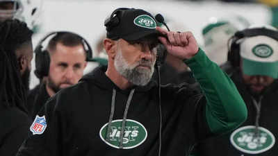 New York Jets head coach Jeff Ulbrich fumbled the challenge flag before Aaron Rodgers threw a touchdown