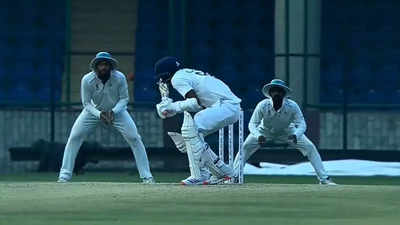 Drama in Ranji Trophy! Navdeep Saini's 'act' fetches Delhi a point - Watch