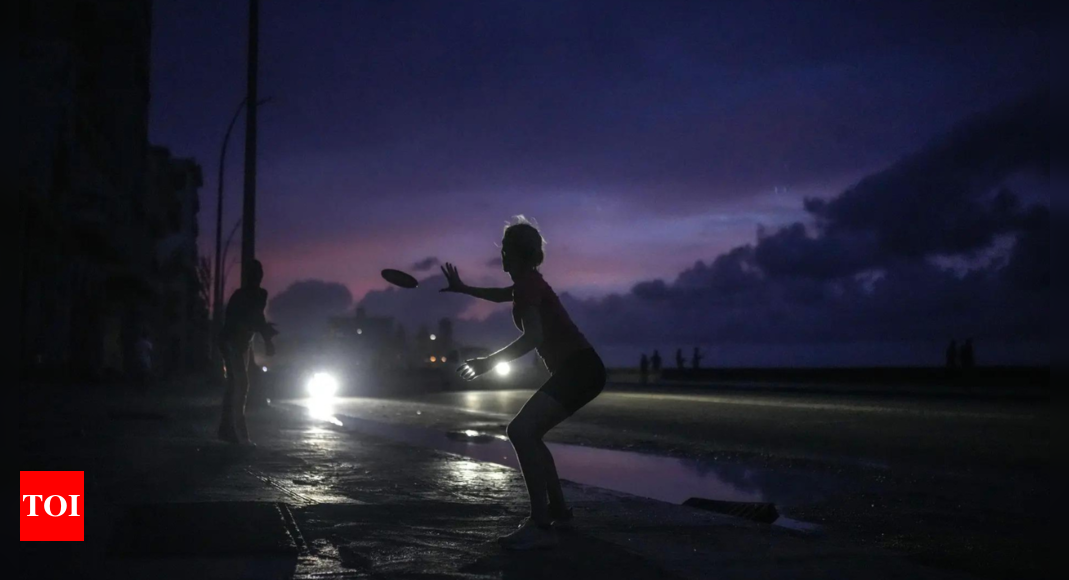 Cubans struggle with an extended power outage & a tropical storm – Times of India