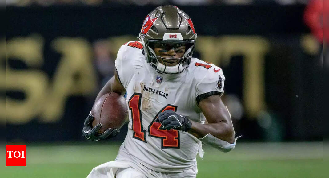 Tampa Bay Buccaneers’ Chris Godwin was injured and carted off during