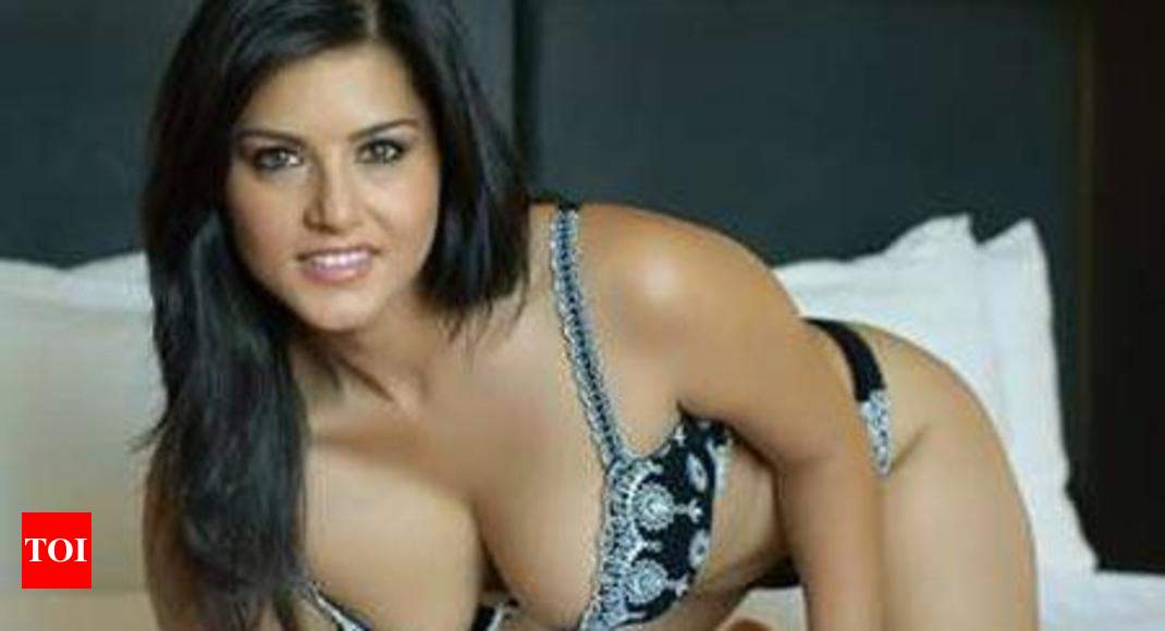 Sunny Leone is trying to fool Indian public: Amar Upadhyay - Times of India