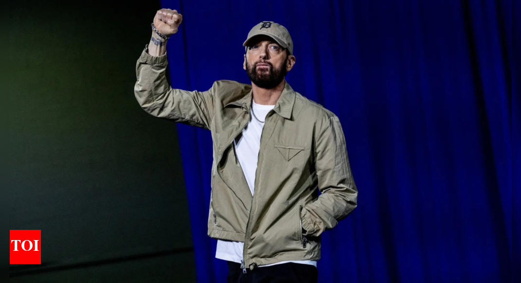 ‘Spotlight is on us’: Eminem introduces Obama at Detroit event – Times of India