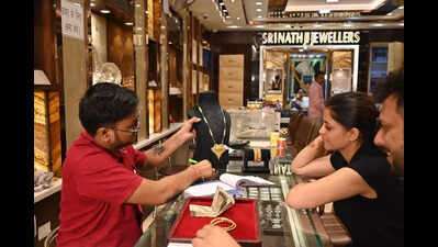 Lightweight jewellery in demand this Dhanteras