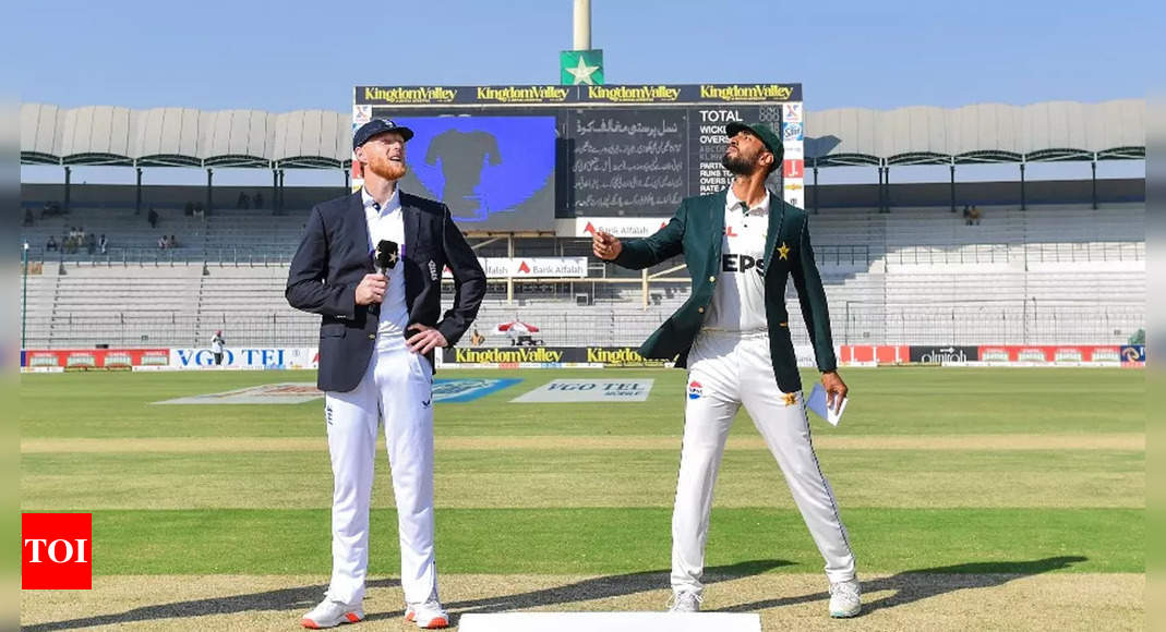 England 110/5 in 30.0 Overs | Pakistan vs England 3rd Test Live Score: England batters struggle against Pakistan  – The Times of India