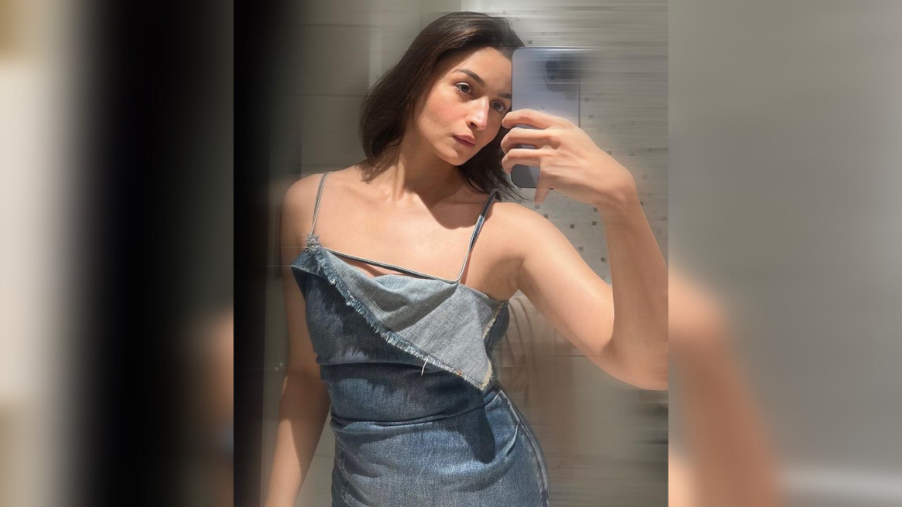 denim.corset dress Wilma Blue Denim Corset Mini - US 16 Denim Mini Dress With Fabric has no stretch YGroup_NataliaStraplessDress Color:LIGHT INDIGO