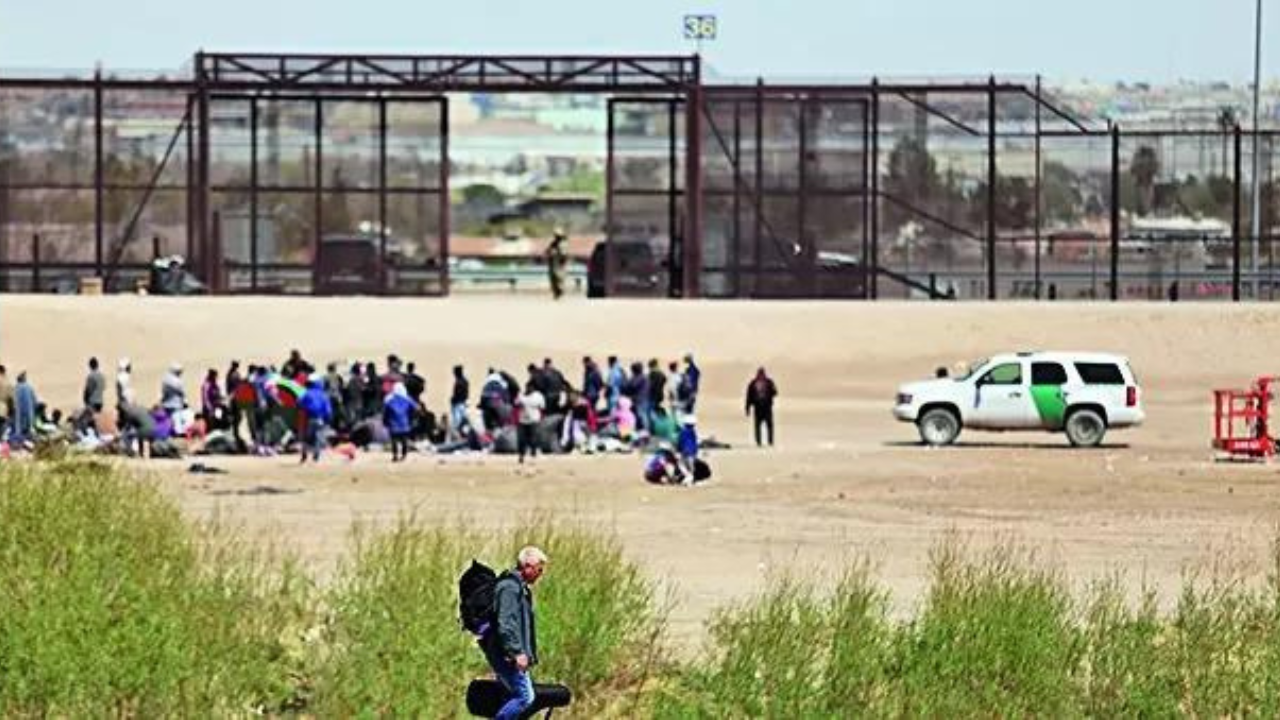 Illegal immigrants us: 10 Indians per hour tried to enter US illegally in  last one year, 90,000 arrested | India News - Times of India