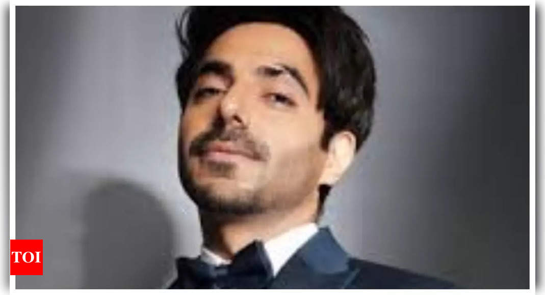 Did you know Aparshakti Khurana’s father hit him with a cricket bat for disrespecting his guru? – Times of India