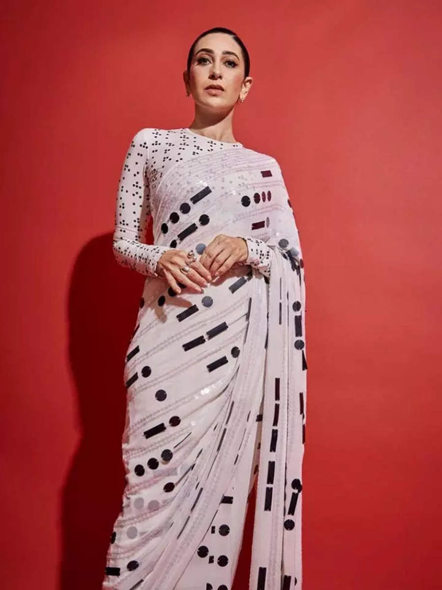 Karisma Kapoor dazzles in timelessly elegant sarees | Times of India