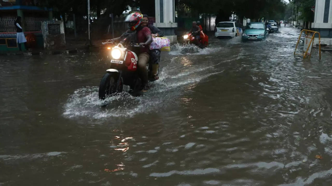 Madurai rain: Several areas flooded | Madurai News - Times of India