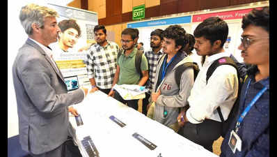 Edu fair opens doors of over 50 French univs for city students