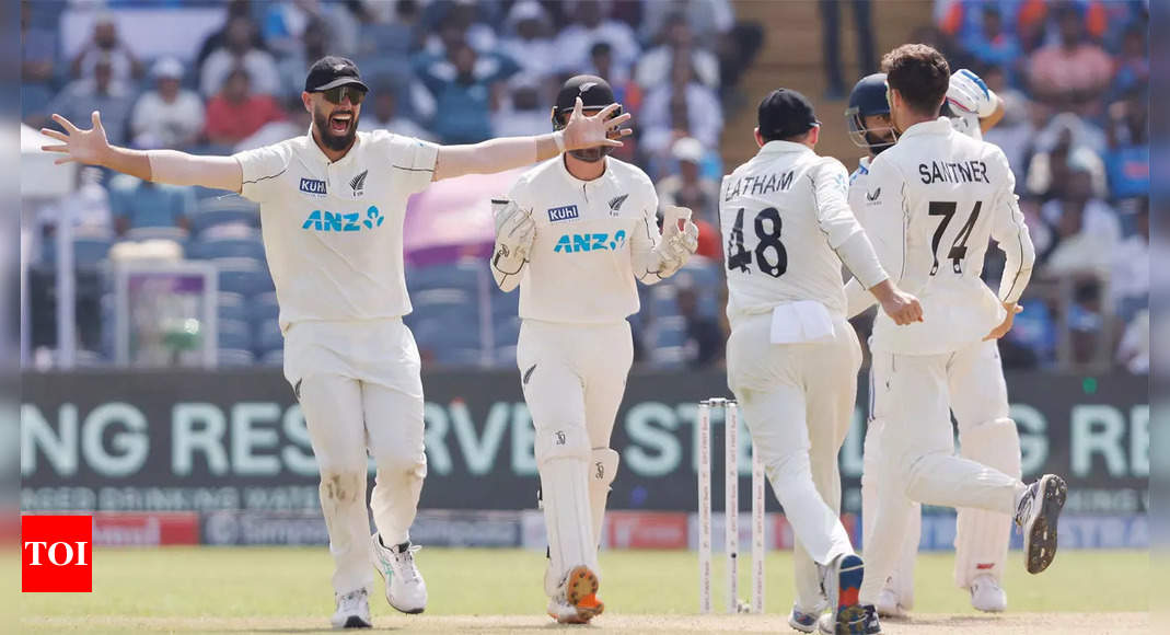 India vs New Zealand Live Score, 2nd Test Day 3: Santner takes New Zealand closer to historic win