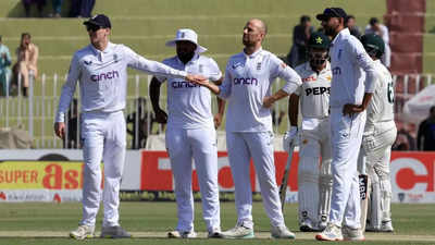 'They've slightly lost the plot': Nasser Hussain slams England's performance against Pakistan