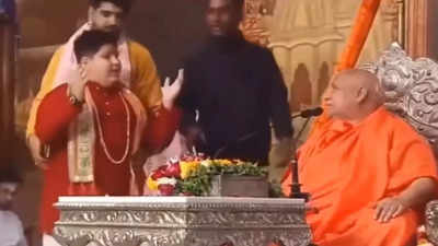 Bal Sant Abhinav Arora scolded by Swami Rambhadracharya on stage during public event: 'Aap pehle neeche jao, maryada hai meri'