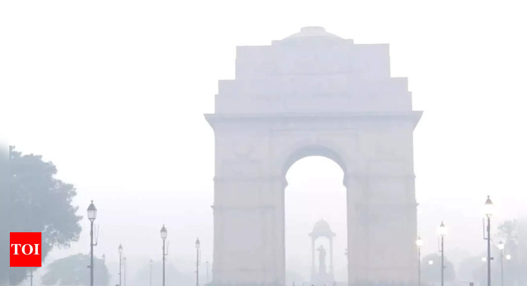 Delhi air: AQI plummets to 'very poor' category, many feel 'suffocated'