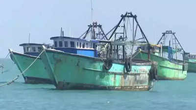 12 Tamil Nadu fishermen arrested by Sri Lankan Navy near Paruthithurai