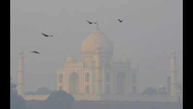 Taj Mahal in Agra engulfed in thick haze, tourists complain of low visibility