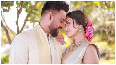 Actor Anju Kurian gets engaged to Roshan - Pics inside