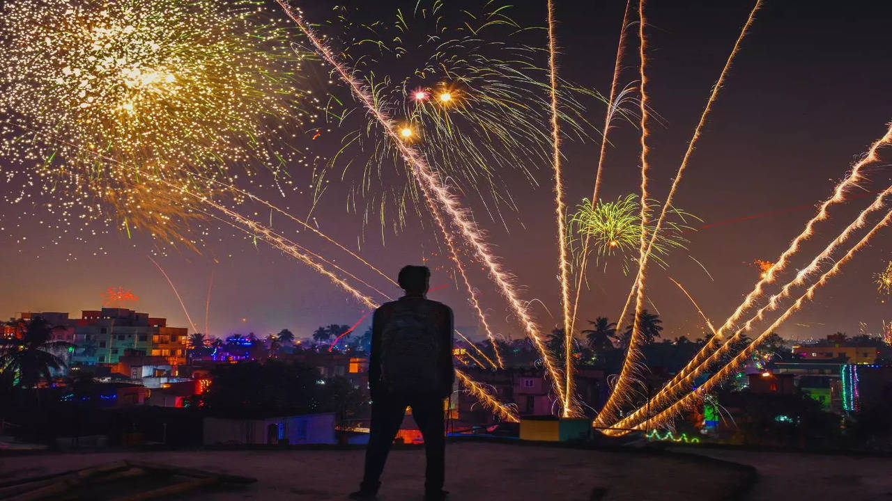 Happy Diwali 2024 Top 50 wishes, messages and quotes to light up the