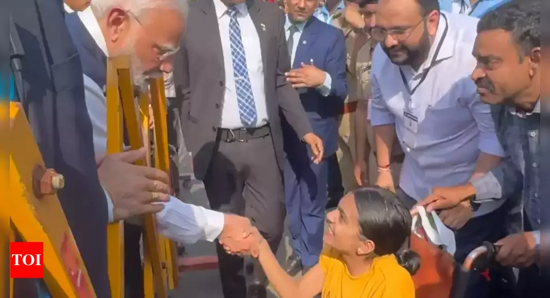 Watch: Specially-abled girl from Vadodara presents portraits to Prime Minister Narendra Modi and Spanish President Pedro Sanchez during roadshow | Vadodara News