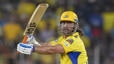 Indian bowler reveals why he can't talk to MS Dhoni, says 'main samne se...'