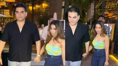 Arbaaz Khan e Sshura Khan mantêm-se chiques em roupas casuais enquanto caminham de mãos dadas após o jantar