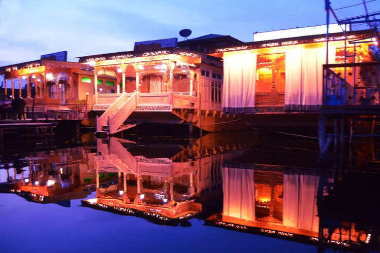 ​Sound & light show at Dal Lake