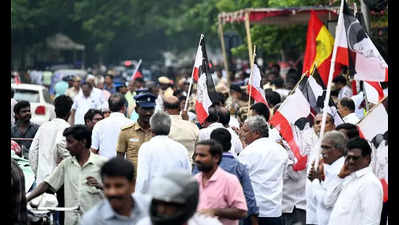 Thousands gather to honor Pasumpon Muthuramalinga thevar statue in Chennai amid Diwali celebrations