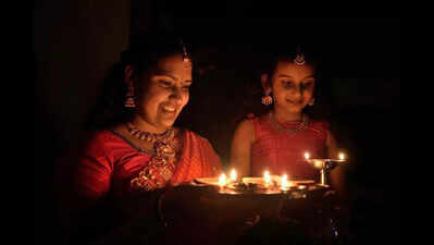 City lit up, streets abuzz for Diwali
