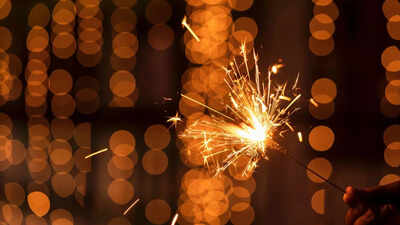 Happy Diwali 2025: Meaningful Wishes, Messages and Greetings to Share with Family, Friends, and Colleagues